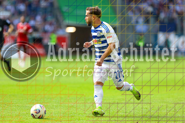 MSV Duisburg vs VfB Stuttgart II - 3. Liga | Duisburg, Deutschland, 02.08.25:   Can Coskun (MSV Duisburg) in Aktion am Ball, Einzelaktion waehrend des Spiels der 3. Liga MSV Duisburg vs VfB Stuttgart II in der schauinsland-reisen-arena(Foto von Brauer-Fotoagentur / Adrian Schlueter)
