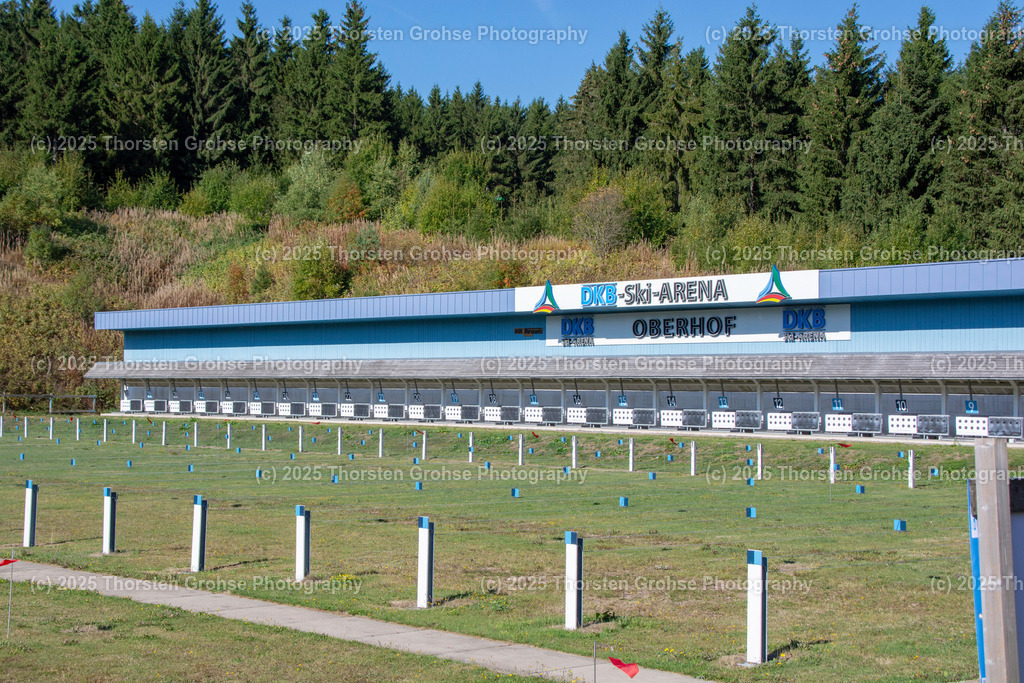 Deutsche Meisterschaften Biathlon 2018 | Deutsche Meisterschaften Biathlon 2018, Massenstart Frauen am 15.09.2018 in der DKB SKI ARENA in Oberhof, (Deutschland)

Bild: Schiessanlage der Ski-Arena Oberhof - Realisiert mit Pictrs.com