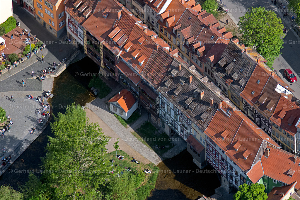 4025677 | ERFURT 06.05.2020 Historische Alte Brücke " Krämerbrücke Erfurt " über die Gera im Ortsteil Altstadt in Erfurt im Bundesland Thüringen, Deutschland. Weiterführende Informationen bei: Krämerbrücke Erfurt,  Landeshauptstadt Erfurt. // Historic Old Bridge " Kraemerbruecke Erfurt " across Gera in the district Altstadt in Erfurt in the state Thuringia, Germany. Further information at: Kraemerbruecke Erfurt,  Landeshauptstadt Erfurt. Foto: Gerhard Launer