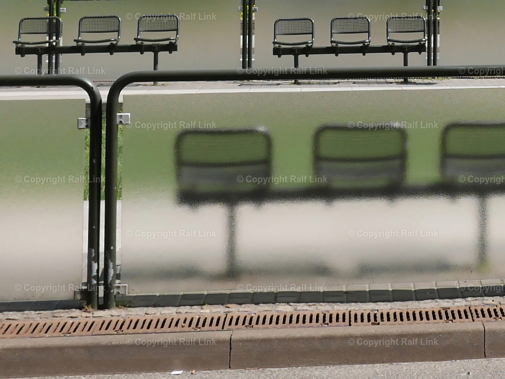 Haltestelle_Sitze | Stockfotos, Fotos mit Miniaturfiguren und kreativen Ideen. Dabei auch vieles aus der Metropolregion Rhein-Neckar. 