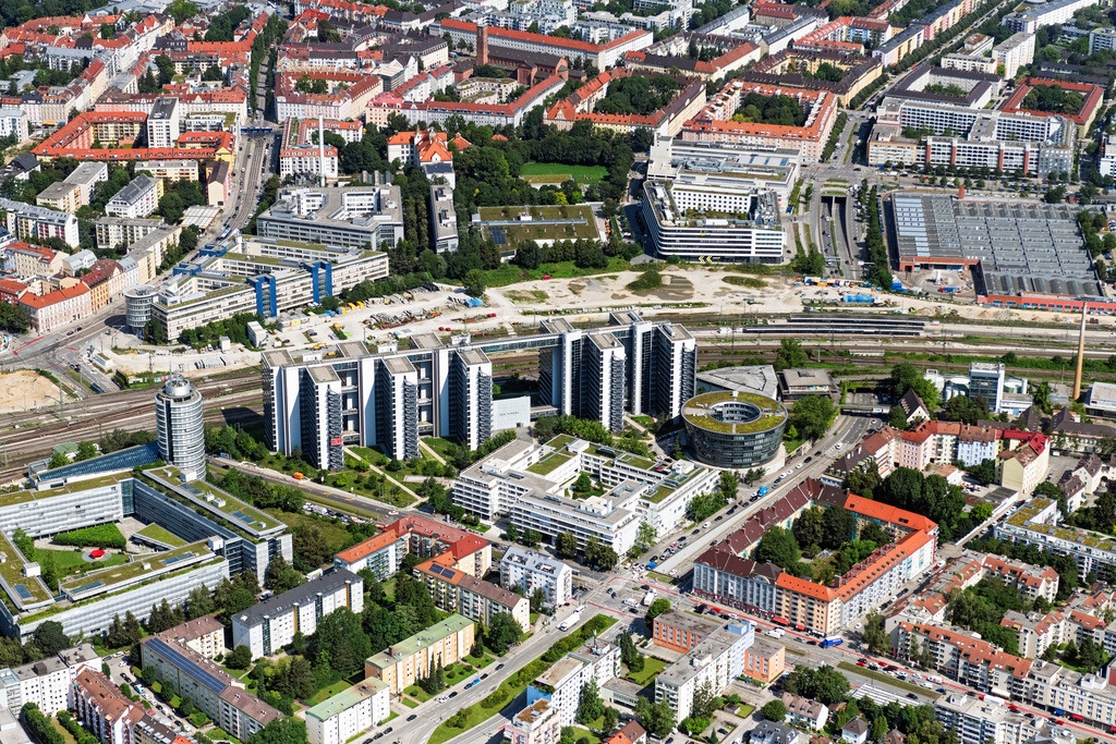 dr__0048450.jpg | MüNCHEN 19.07.2024 Bürogebäude des Verwaltungs- und Geschäftshauses " Ten Towers " an der Dingolfinger Straße im Stadtteil Berg am Laim in München im Bundesland Bayern, Deutschland. Weiterführende Informationen bei: Deutsche Telekom AG,  FOM Real Estate GmbH,  Kersken + Kirchner GmbH Beratende Ingenieure VBI,  Wealthcap Kapitalverwaltungsgesellschaft mbH. // Office building of the administrative and commercial building "Ten Towers" on Dingolfinger Strasse in the district of Berg am Laim in Munich in the state Bavaria, Germany. Further information at: Deutsche Telekom AG,  FOM Real Estate GmbH,  Kersken + Kirchner GmbH Beratende Ingenieure VBI,  Wealthcap Kapitalverwaltungsgesellschaft mbH. Foto: Daniel Reiter