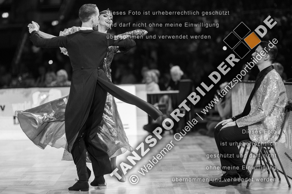 20251206-02629 | Hier finden Sie Tanz Bilder vom Latein und Standard Formationen tanzen. Sportbilder vom Tanzsport. Schöne Fotos und von Weltmeisterschaft, Europameisterschaft, Bundesliga, Regionalliga, Oberliga und Landesliga sowie von GOC Stuttgart, DanceComp, WM Bremen