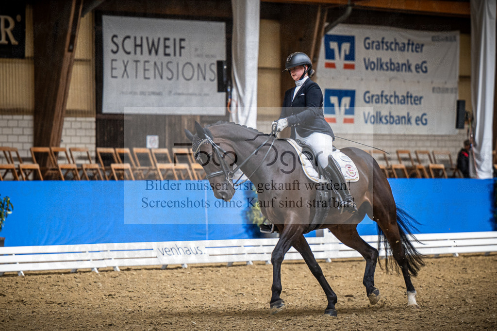 DOS_1403 | Entdecke hochwertige Reitturnierfotos von Foto Oger. Professionell, emotional und authentisch – jetzt Lieblingsmomente im Shop bestellen.Deutschlandweite Turnierfotografie. - Realisiert mit Pictrs.com