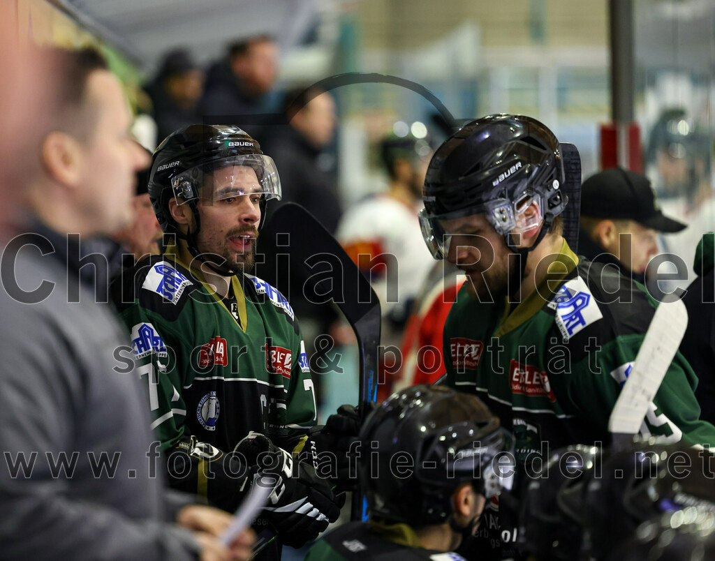 2023-01-13_009_TSV_Erding_gegen_VfE_Ulm-Neu-Ulm | Erding, Deutschland, 13.01.2023:
Eishockey, Bayernliga 2022 / 2023, 27. Spieltag, TSV Erding gegen VfE Ulm/Neu-Ulm, Endergebnis: 6:1

Philipp Michl (Erding Gladiators, #77)

Foto: Christian Riedel / fotografie-riedel.net