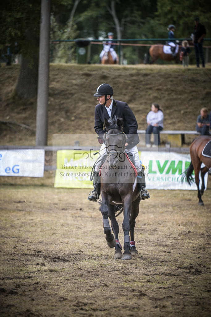 DOS_0025 | Entdecke hochwertige Reitturnierfotos von Foto Oger. Professionell, emotional und authentisch – jetzt Lieblingsmomente im Shop bestellen.Deutschlandweite Turnierfotografie. - Realisiert mit Pictrs.com