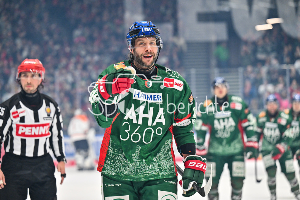 Augsburger Panther - Grizzlys Wolfsburg | AUGSBURG, GERMANY - 15. MARCH: jubel der Panther nach dem Treffer zum 1-0 durch Joseph CRAMAROSSA (Augsburger Panther 92) / Tor / Torschuetze / Freude / Happy während dem Match zwischen den Augsburger Panthern und den Grizzlys Wolfsburg am 52. Spieltag der Penny DEL im Curt Frenzel Stadion