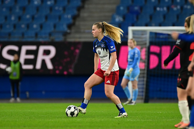 Fußball I Frauen I Saison 2025-2026 I DFB-Pokal I Achtelfinale I Hamburger SV - Bayer 04 Leverkusen I 16133 | Svea Stoldt (8, Hamburger SV) - Realisiert mit Pictrs.com