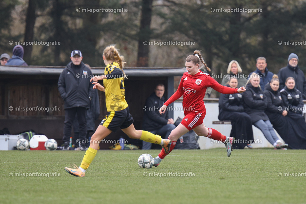 Fußball I Frauen I Saison 2025/2026 I Oberliga Schleswig-Holstein I 14. Spieltag I SV Frisia 03 Risum-Lindholm - SV Wahlstedt | ml-sportfotografie - Realisiert mit Pictrs.com