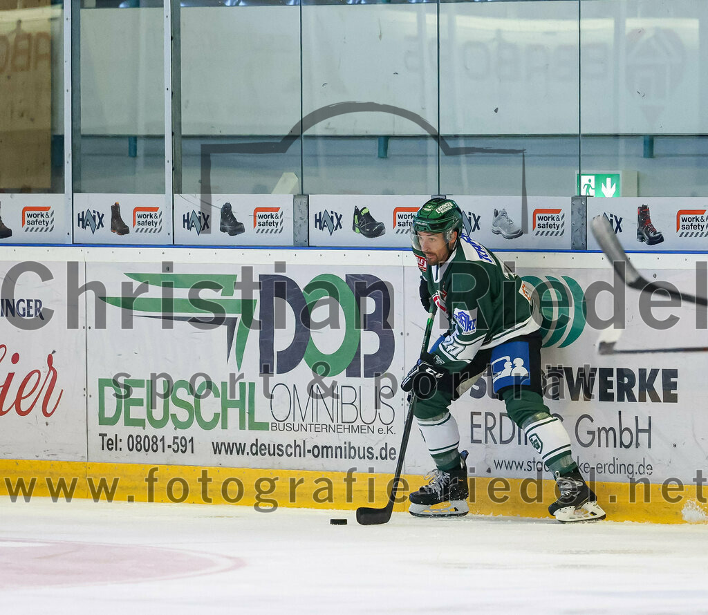 2023-09-10_054_TSV_Erding_gegen_EHC_Klostersee | Erding, Deutschland, 10.09.2023:
Eishockey, Bayernliga 2023 / 2024, Testspiel, TSV Erding gegen EHC Klostersee, Endergebnis: 10:1

Philipp Michl (Erding Gladiators, #77)

Foto: Christian Riedel / fotografie-riedel.net