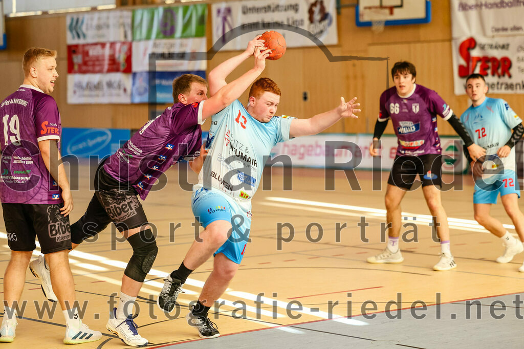 2024-01-28_027_SpVgg_Altenerding_II_gegen_HSG_Schwab-kirchen | Erding, Deutschland, 28.01.2024:
Handball, Bezirksklasse Männer Staffel Süd West 2023 / 2024, 9. Spieltag, SpVgg Altenerding gegen HSG Schwab/kirchen, Endergebnis: 30:24

Jakob Obermair (SpVgg Altenerding, #19), Tristan Gerhardt (SpVgg Altenerding, #71), Fabian Steuer (HSG Schwab/kirchen, #13)

Foto: Christian Riedel / fotografie-riedel.net