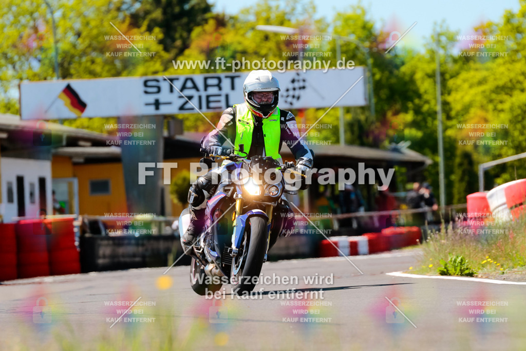 Moto-TeamOBK-22321 | Hier findet Ihr Bilder von Touristenfahrten auf der Nürburgring Nordschleife oder von anderen Veranstaltungen die ich besucht habe. Viel Spass beim Durch Schauen 