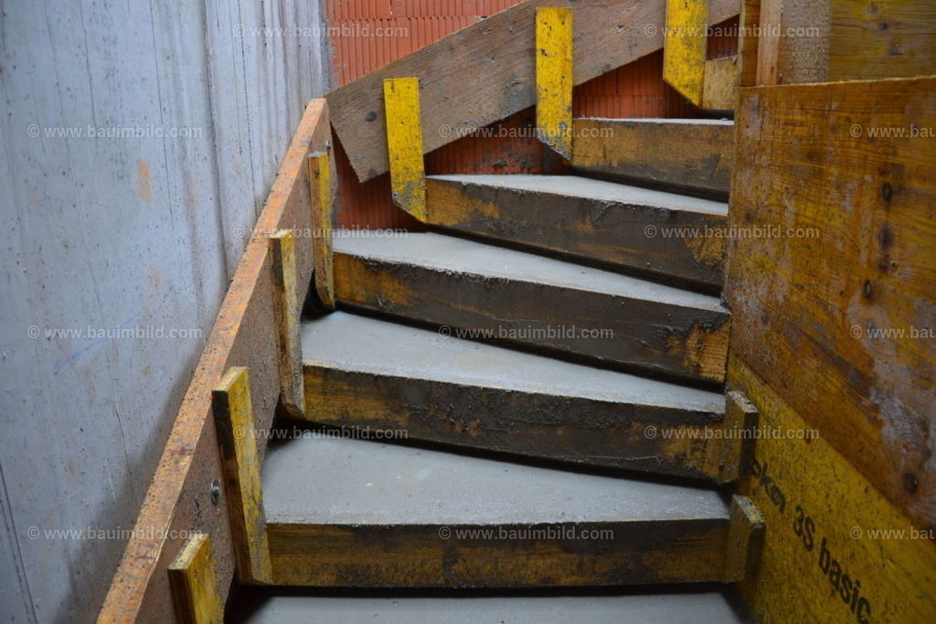 bib-lg04-betonarbeiten-treppen-0726 | Nach LV-Leistungsgruppen sortierte Detailfotos über den Bau eines Hauses. Alle Hausbau-Bilder direkt vom Urheber und Autor der Website Haus-Selber-Bauen.com
