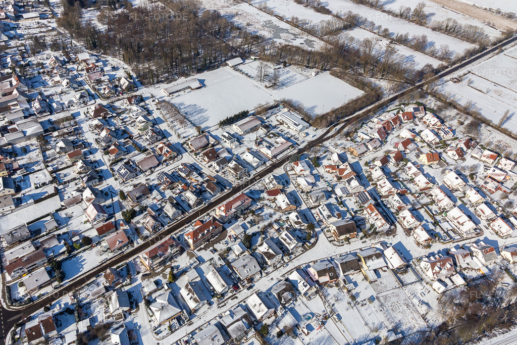 Luftbild: Winterluftbild im Schnee Steinweilerer Straße in Winden im Bundesland Rheinland-Pfalz in Deutschland. Foto: IMG_124764.jpg vom 11.02.2021 durch Werner Riehm/FLY-FOTO.de