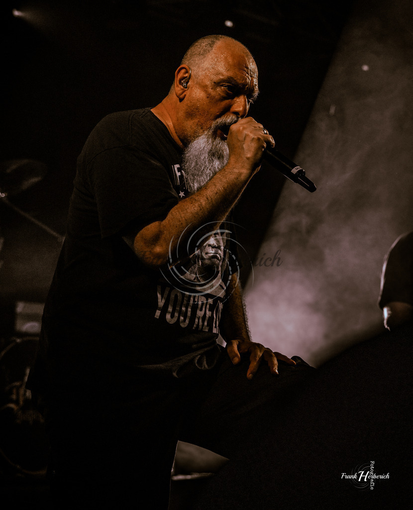 Justice Daudenwinden | Frank Herberich Fotografie, Frank Herberich, Fotografie, Hochzeit, Portrait, St. Peter Ording, Ording, Westerhever, Nordsee, Frank Fotografie, Hardheim,  Odenwald,Walldürn, Band,Eventfotografie - Realisiert mit Pictrs.com