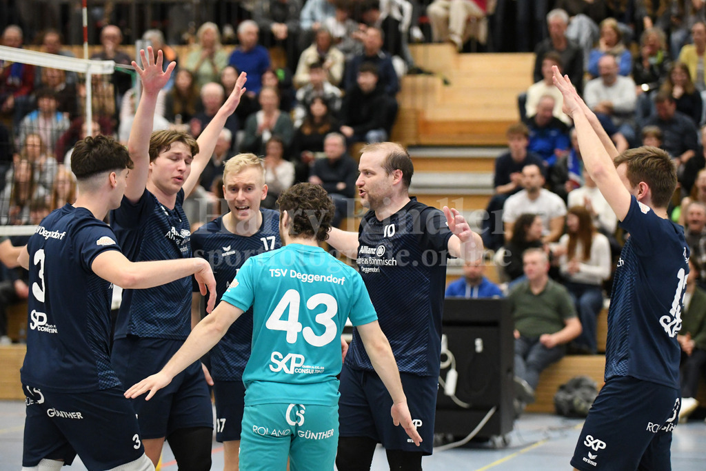 TSV Deggendorf  : VC Eitting 09 | Jubelbild TSV Deggendorf Volleyball - Realisiert mit Pictrs.com