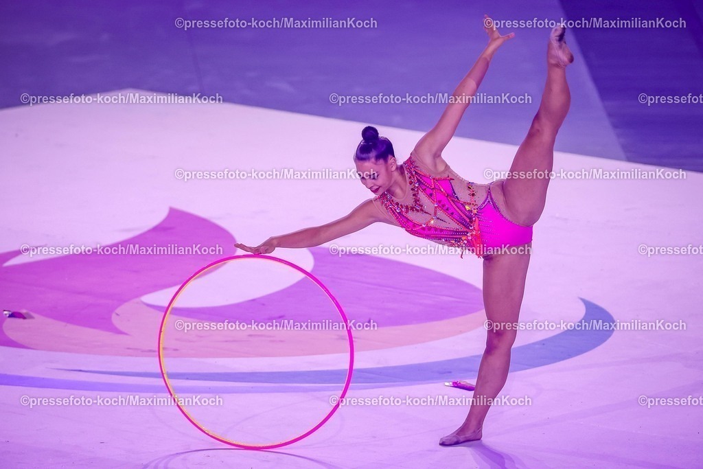 FISU16072501046 | 16.07.2025, Duisburg, FISU World University Games Summer, Rhine-Ruhr 2025, Opening Ceremony, Schauinsland-Reisen-Arena: 18 Sportarten Disziplinen als urbane Performance - Athleten performen bei der Eröffnungsfeier. Tanzeinlage Akrobatik Musik Musikeinlage Tanz Performance Choreografie Choreo 