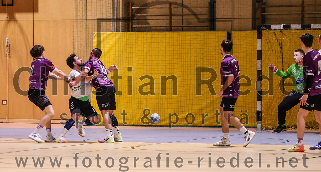 2025-02-15_045_SpVgg_Altenerding_gegen_SVW_Burghausen | Erding, Deutschland, 15.02.2025:Handball, Bezirksoberliga Männer 2024 / 2025, 16. Spieltag, SpVgg Altenerding gegen SVW Burghausen, Endergebnis: 32:31Jabob Köhler (SpVgg Altenerding, #6), Cristian Mihai Toth (SVW Burghausen, #11), Sebastian Forster (SpVgg Altenerding, #13), Simon Rüdiger (SpVgg Altenerding, #7)Foto: Christian Riedel / fotografie-riedel.net