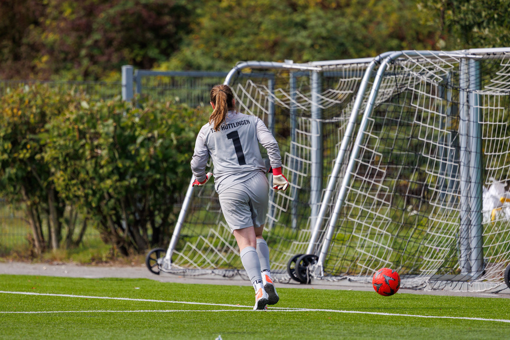 FCHHÜT_251003_5469 | 1.FC Heidenheim 1846 II vs. TSV Hüttlingen, Fußball, Frauen, Bezirkspokal, 2025/2026, 1.Runde, 03.10.2025 in Mergelstetten, Sportplatz 2(Foto: Michael Bulling) - Realisiert mit Pictrs.com