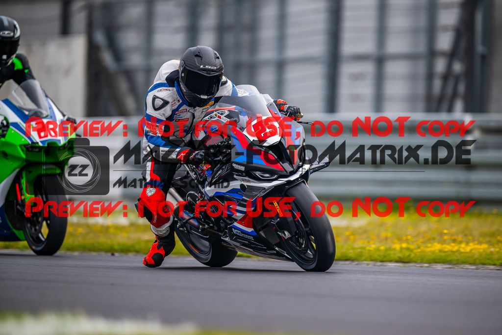 MaZZes_FotoMatrix_240831_6007705_6149 | STK1000