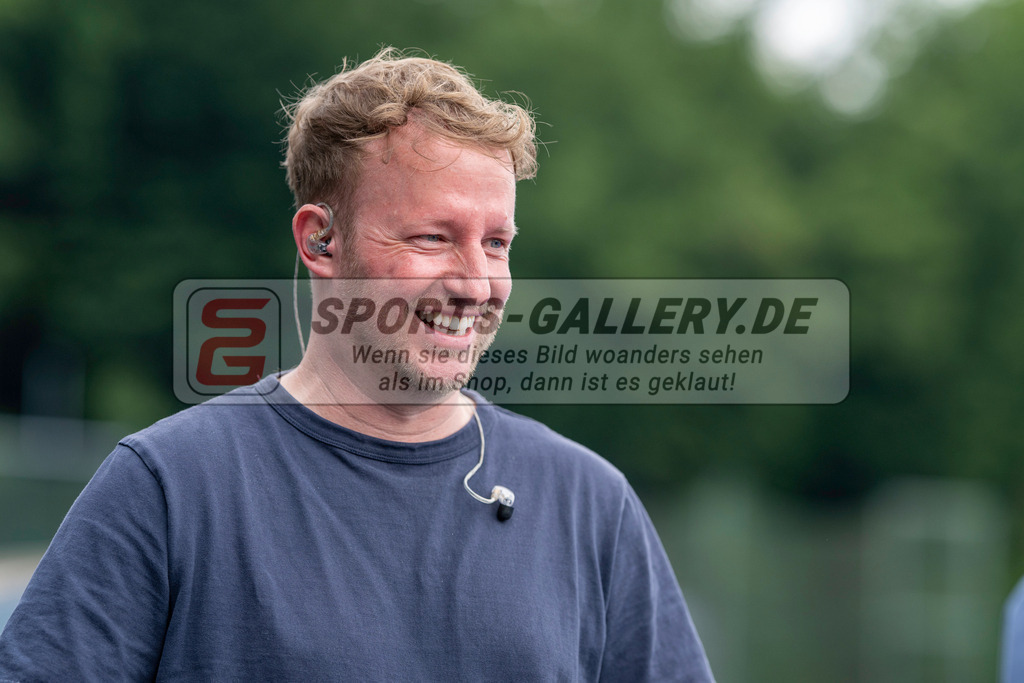 Final4_20250601-1510-Z82_9276 | Krefeld, Deutschland, 01.06.2025:  Feldhockey Final4 2025 – „Deutsche Feldhockey-Meisterschaften 2025“ Crefelder HTC - Rot-Weiss Köln (Finale Herren) im Gerd-Wellen-Hockeyanlage am 01.06.2025 in Krefeld, Deutschland. (Foto von Kramhöller/Fehrmann/Kaste)Krefeld, Germany, 01.06.2025: Feldhockey Final4 2025 – „Deutsche Feldhockey-Meisterschaften 2025“ Harvestehuder HTC - Düsseldorfer HC (Finale Damen) in Gerd-Wellen-Hockeyanlage at 01.06.2025 in Krefeld, Deutschland. (Foto from Kramhöller/Fehrmann/Kaste)