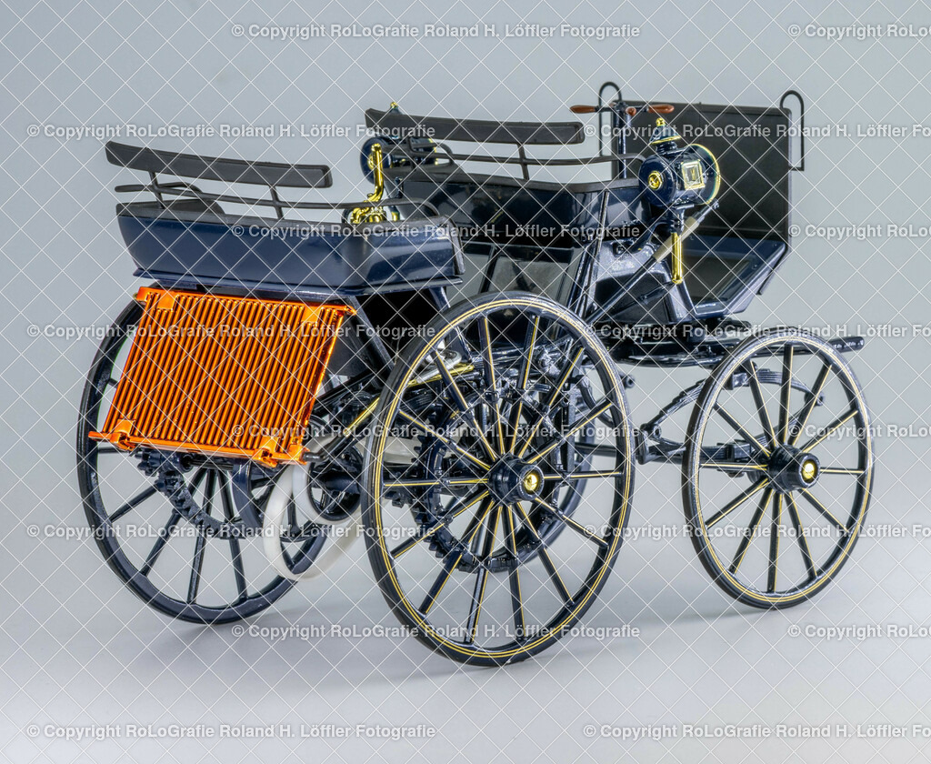 Fahrzeug_07 | Modellfahrzeug in Modellandschaft - Realisiert mit Pictrs.com