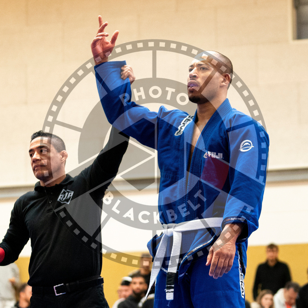 20231118PBB11831 | Fighters compete during the AJP Tour 600 Frankfurt Championship in Frankfurt/Main, Germany, on November 18, 2023.