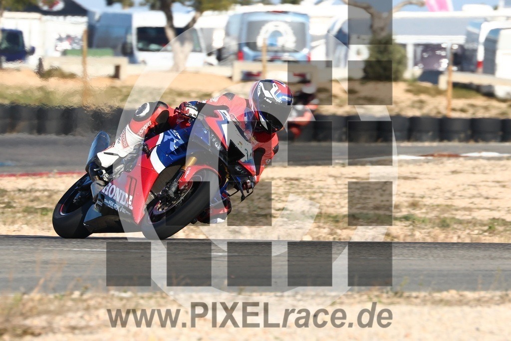 0346-20241230_15809 | Schöne Erinnerungen an spannende Momente - das festzuhalten ist unser Job. PIXELrace.de ist seit 2003 auf den Rennstrecken Europas unterwegs um die Action draußen beim Fahren und die wunderbare Stimmung imm Fahrerlager für euch einzufangen.