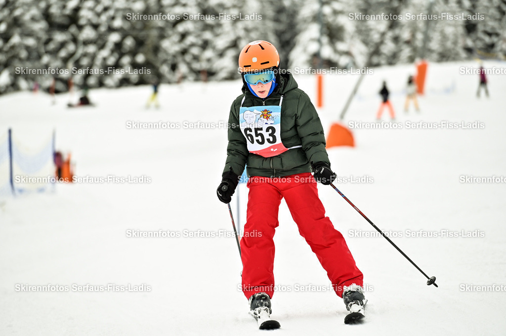 SRF_20.02.2026_0686 | Skirennfotos,Serfaus,Fiss,Ladis,Kinderskirennen,Winter,Tirol,Oberland,skirace,SFL,feelfree,weil wir's genießen,ski,Ski,skifahren,Sonnenplateau, - Realisiert mit Pictrs.com