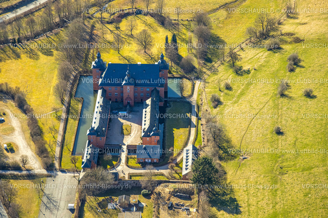 Kirchhundem250308821Oberhundem | Luftbild, Adolphsburg, auch Schloss Adolfsburg, Wasserschloss im Hundemtal, Oberhundem, Kirchhundem, Sauerland, Nordrhein-Westfalen, Deutschland