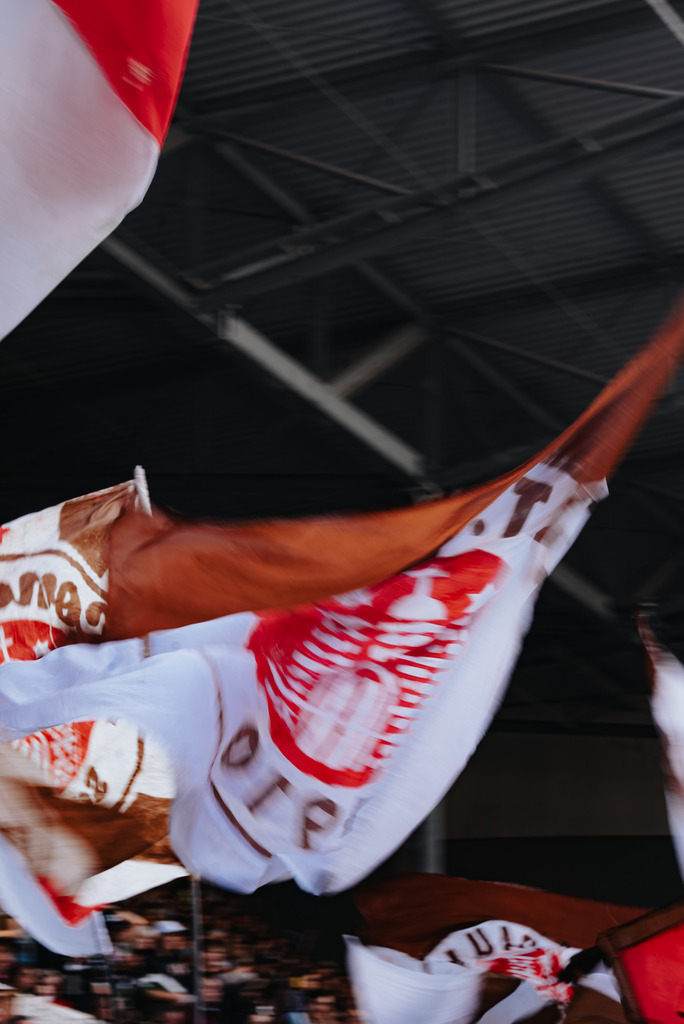 _STP4972 | Der offizielle Shop für FC St. Pauli Fotos. Wähle aus Spielszenen & Fanmomenten dein FCSP Wunschformat. Wir liefern Millerntor-Atmosphäre.