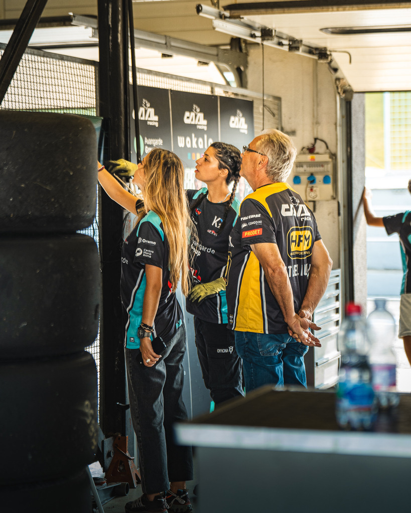 _DSC6566 | Exklusive Motorsport-Fotografie aus Leipzig von TXO Media – für Rennfahrer, Teams & Sponsoren. Sausemuth liefert starke Bilder, die Emotion zeigen. Jetzt buchen & glänzen! - Realisiert mit Pictrs.com