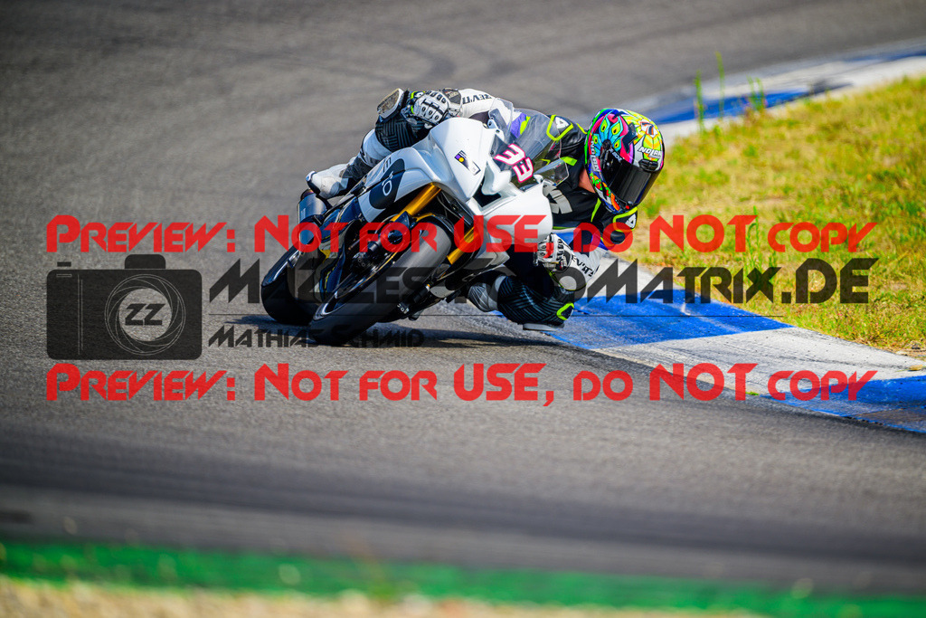 MaZZes_Fotomatrix_20250816_6007705_1882 | WEISS