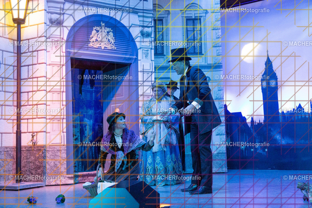 006_MFL-2025 | Portraitbilder von Regisseur; Darsteller; Techniker; Maske; Kostüme; Chor; Musiker; Bilderserie der Generalprobe und der Premierenvorstellung, Szenenbilder; Ausdrucksstudien; Bühnenüberblick; Bühnenkulissen; Pressefotos inkl. Redaktionsfoto Darstellergruppe.