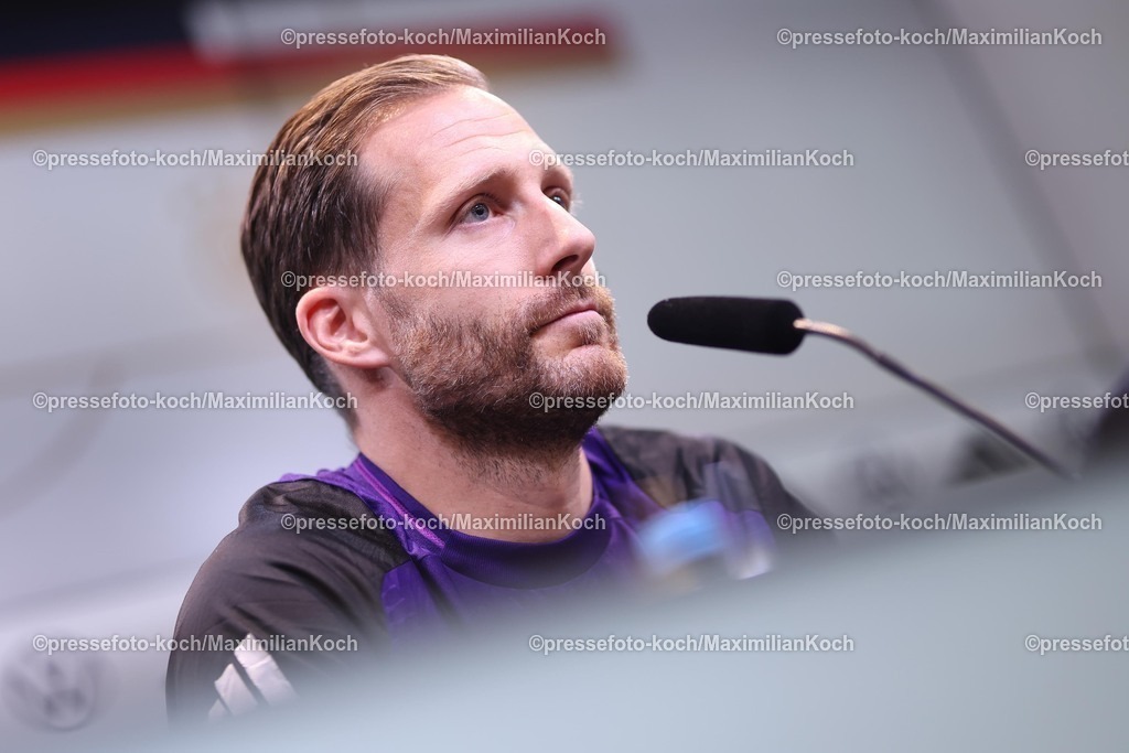 DFB22032501069 | 22.03.2025, Fußball, Abschlusstraining und Pressekonferenz vor dem Nations League  Viertelfinale Deutschland - Italien, Signal Iduna Park, Saison 2024 2025: Torwart Oliver Baumann (GER #01) DFB regulations prohibit any use of photographs as image sequences and or quasi-video.
