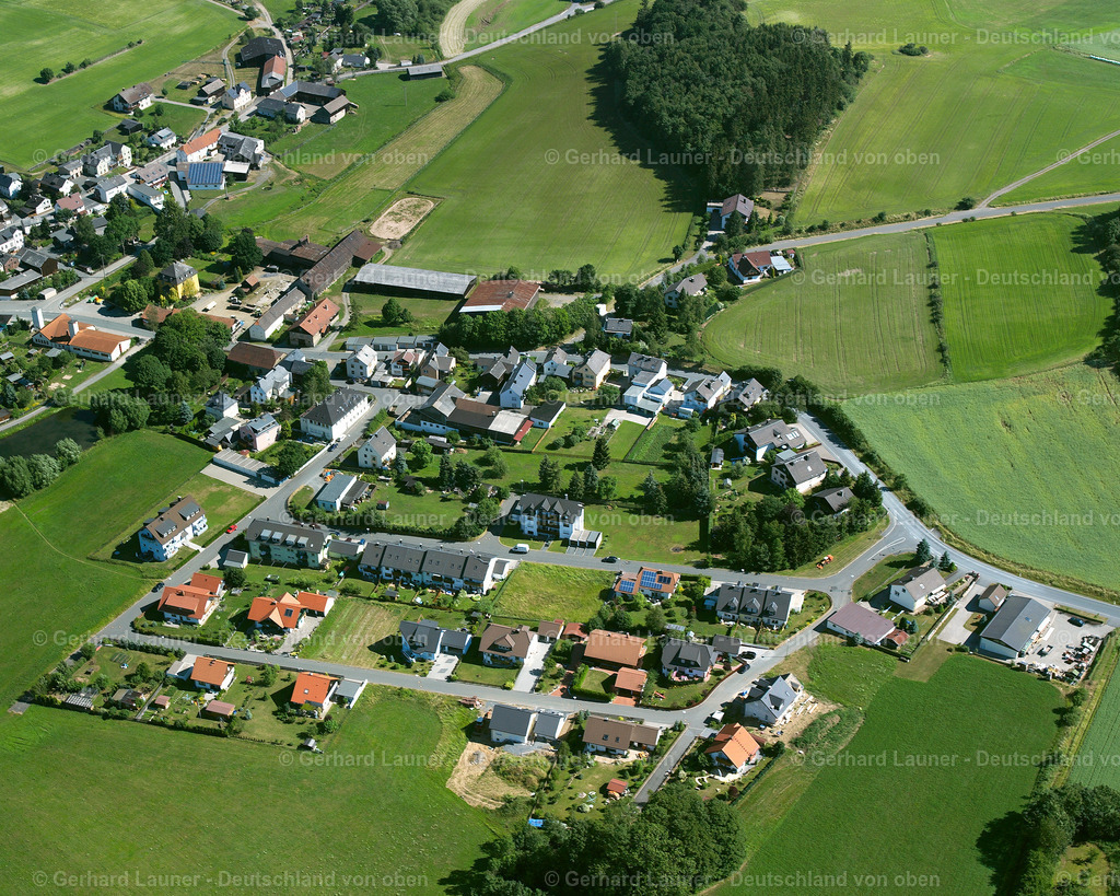 2629863 | TROGEN 12.07.2006 Ortsansicht der Straßen und Häuser der Wohngebiete an der Straße Eggeten in Trogen im Bundesland Bayern, Deutschland. // Town View of the streets and houses of the residential areas on street Eggeten in Trogen in the state Bavaria, Germany. Foto: Gerhard Launer