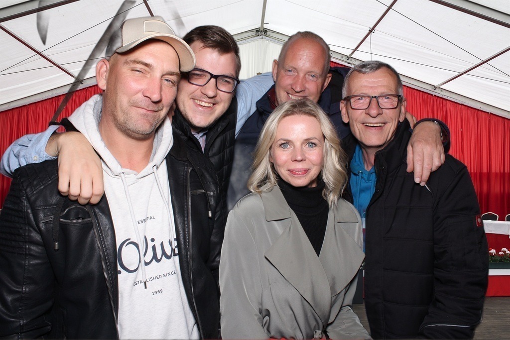 top-top.de 240928-183 | Foto, Video, Fotografie, Videografie, Fotobox, DJ, Discjockey, Musik, Musikbox, Veranstaltung, Photobooth, Amazon, Ebay, Buchtipp, Bestseller, Autor, Verlag, Buch, Wesel, Hamminkeln, NRW, Dinslaken, Rees, Drohne, Hochzeit, Party, Fotobox, Wesel, Fotograf