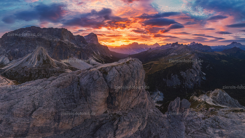 Sonnenaufgang am Hexenstein | Sonnenaufgang am Hexenstein - Realisiert mit Pictrs.com