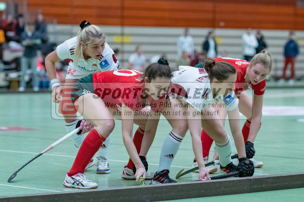 HK_20230122_103074 | 1. Bundesliga ( Halle ) Damen Crefelder HTC - Rot-Weiss Köln am 22.1.2023 Crefelder HTC  ( CHTC ) Halle Glockenspitz , Krefeld , Causin Anna-Sopie ( Crefelder HTC #20 ) , Krings Lynn ( Crefelder HTC #19 )