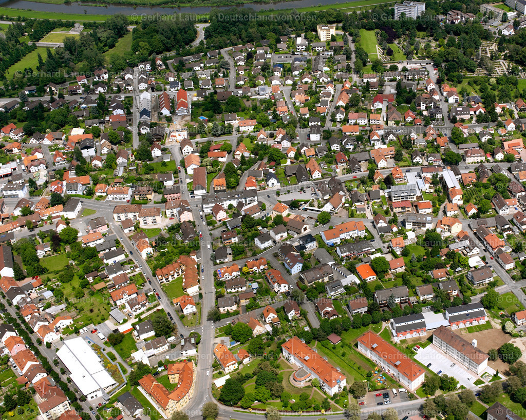 2626346 | KRONENHOF 09.06.2006 Landwirtschaftliche Nutzflächen und Feldgrenzen  umsäumen das Siedlungsgebiet des Dorfes in Kronenhof im Bundesland Baden-Württemberg, Deutschland // Agricultural land and field boundaries surround the settlement area of the village  in Kronenhof in the state Baden-Wuerttemberg, Germany Foto: Gerhard Launer