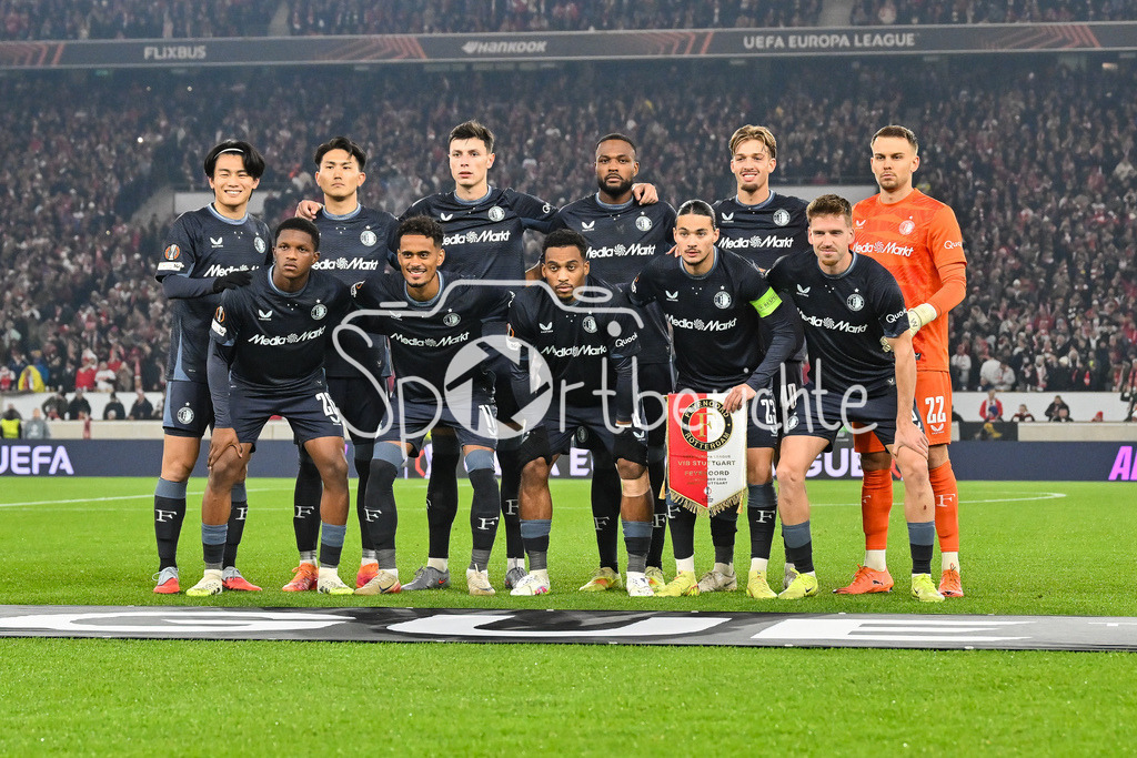 VfB Stuttgart - Feyenoord Rotterdam | STUTTGART, DEUTSCHLAND - 6. NOVEMBER: die Startelf der Gäste / Timon WELLENREUTHER (Feyenoord Rotterdam 22), Tsuoshi WATANABE (Feyenoord Rotterdam 4), Gijs SMAL (Feyenoord Rotterdam 5), Quinten TIMBER (Feyenoord Rotterdam 8) Ayase UEDA (Feyenoord Rotterdam 9),Cyle LARIN (Feyenoord Rotterdam 10), Goncalo BORGES (Feyenoord Rotterdam 11), Anel AHMEDHODZIC (Feyenoord Rotterdam 21), Anis Hadj MOUSSA (Feyenoord Rotterdam 23), Givario READ (Feyenoord Rotterdam 26), Luciano VALENTE (Feyenoord Rotterdam 40) beim Ligaspiel zwischen dem VfB Stuttgart und Feyenoord Rotterdam am 4. Spieltag der Europa League in der MHP-Arena am 06.11.2025