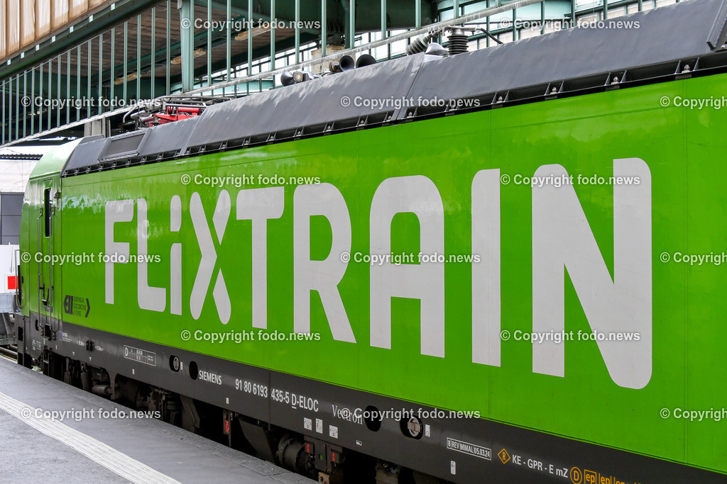 Deutschland_ Baden-Wuerttemberg_ Stuttgart_ 17.04.2025-14 | 17.04.2025, Deutschland, GER, Baden-Wuerttemberg, Stuttgart, im Bild Themenbild, Flixtrain, Logo, Zug, Lok, Lokomotive, Waggon, Bahnhof, Bahn, Transport, Feature, Symbolbild