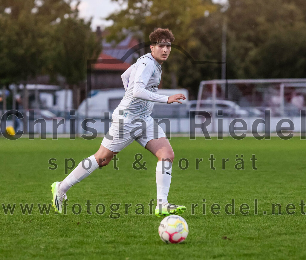 2023-08-01_018_FC_Finsing_gegen_SpVgg_Altenerding | Finsing, Deutschland, 01.08.2023:
Fußball, TOTO Pokal 2023 / 2024, 1. Spieltag, FC Finsing gegen SpVgg Altenerding, Endergebnis: 0:5

Tobias Lamm (SpVgg Altenerding, #16)

Foto: Christian Riedel / fotografie-riedel.net
