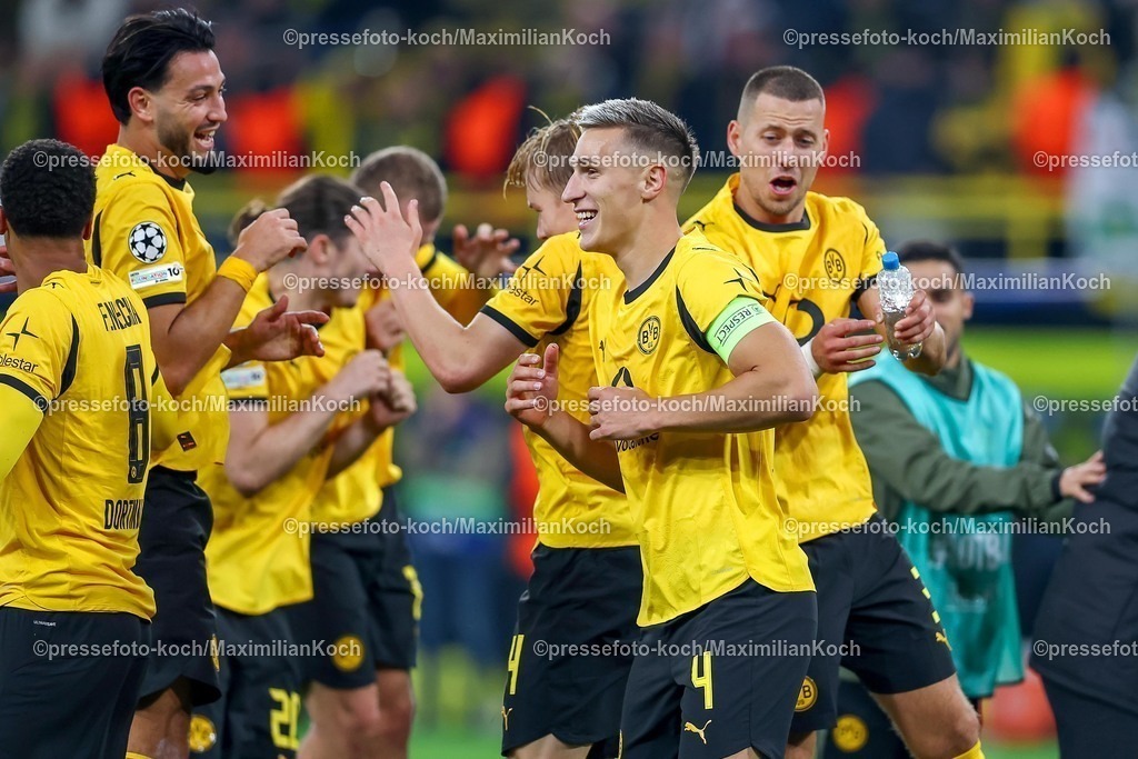 UCL01102501143 | 01.10.2025, Fußball, UEFA Champions League, Borussia Dortmund - Athletic Club Bilbao, BVB Stadion, 2. Spieltag, Saison 2025 2026: Abschlussjubel nach dem 4:1 Sieg des BVB gegen Bilbao.  Felix Nmecha (BVB #08) Ramy Bensebaini (BVB #05) Nico Schlotterbeck (BVB #04) Waldemar Anton (BVB #03) Regulations prohibit any use of photographs as image sequences and or quasi-video.