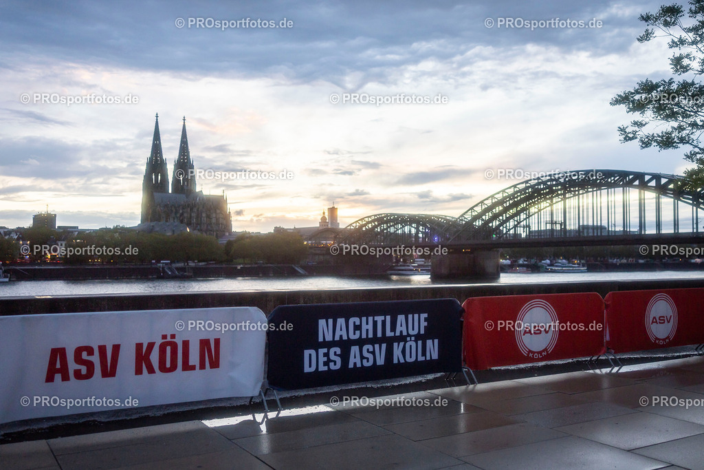 23. ASV Nachtlauf; Koeln, 13.05.26 | Impressionen vom 23. ASV Nachtlauf am 13.05.26 am Tanzbrunnen in Koeln. Foto: BEAUTIFUL SPORTS/Leah Kohring