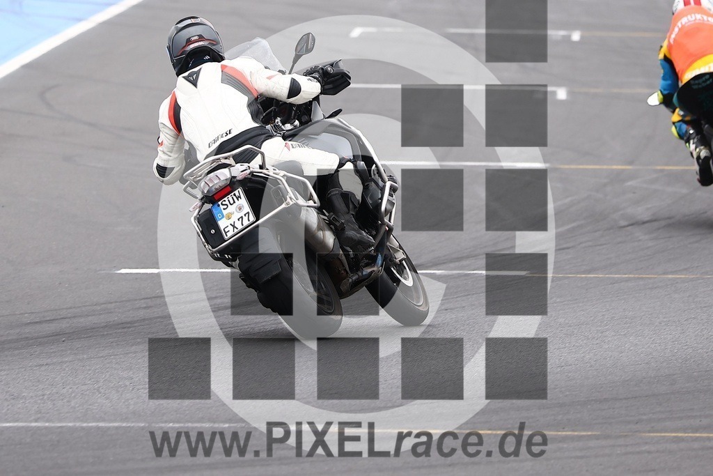 0072-20260401_04250 | Schöne Erinnerungen an spannende Momente - das festzuhalten ist unser Job. PIXELrace.de ist seit 2003 auf den Rennstrecken Europas unterwegs um die Action draußen beim Fahren und die wunderbare Stimmung imm Fahrerlager für euch einzufangen.