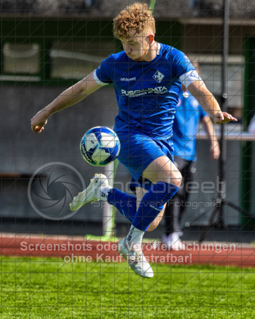 20250824_160327_0066-Bearbeitet | #,1.FC Eislingen (blau) vs. MTV Stuttgart (rot), Fussball, Landesliga 2 - wfv, 02. Spieltag, Saison 2025/2026, Rasenplatz, Eichbachstation, Haldenstraße, 73054 Eislingen, 24.08.2025 - 15:00 Uhr,Foto: PhotoPeet-Sportfotografie/Peter Harich