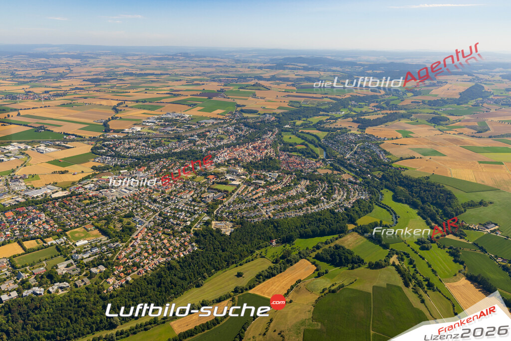 Bild der Stadt Warburg - Die Luftaufnahme wurde 2025 vom UL-Flugzeug heraus erstellt ( keine Drohne ) - Hochauflösende Luftaufnahme - für professionelle Ausdrucke geeignet. Die Geschenkidee !Hier alle&nbsp;Infos zur Lizenzierung der LuftaufnahmeWir fliegen auch dieses Jahr wieder in Ihre Region um Luftbilder zu erstellen.- Luftbild anfragen