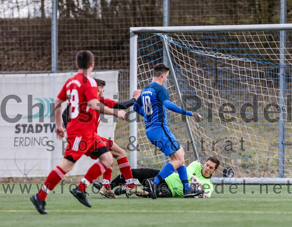 2024-02-24_069_FC_Langengeisling_gegen_FC_Walkertshofen | Erding, Deutschland, 24.02.2024:
Fußball, Bezirksliga Oberbayern Ost 2023 / 2024, Testspiel, FC Langengeisling gegen FC Walkertshofen, Endergebnis: 5:3

Christopher Börner (FC Walkertshofen, #13), Paul Bucher (FC Langengeisling, #18), Torwart Michael Wehdanner (FC Walkertshofen, #1)

Foto: Christian Riedel / fotografie-riedel.net
