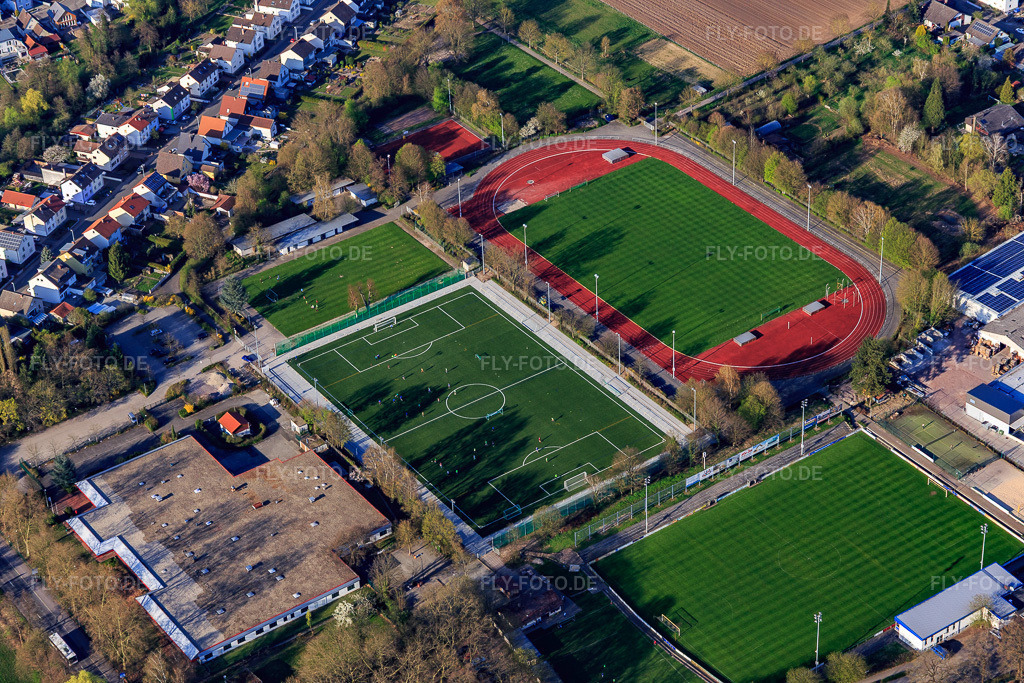 Luftbild: Zentrale Sportanlage mit SV Viktoria 1913 e.V. Herxheim und Technologiepark in Herxheim bei Landau im Bundesland Rheinland-Pfalz in Deutschland. Foto: IMG_097908.jpg vom 30.03.2017 durch Werner Riehm/FLY-FOTO.deWWW.VIKTORIA-HERXHEIM.DE