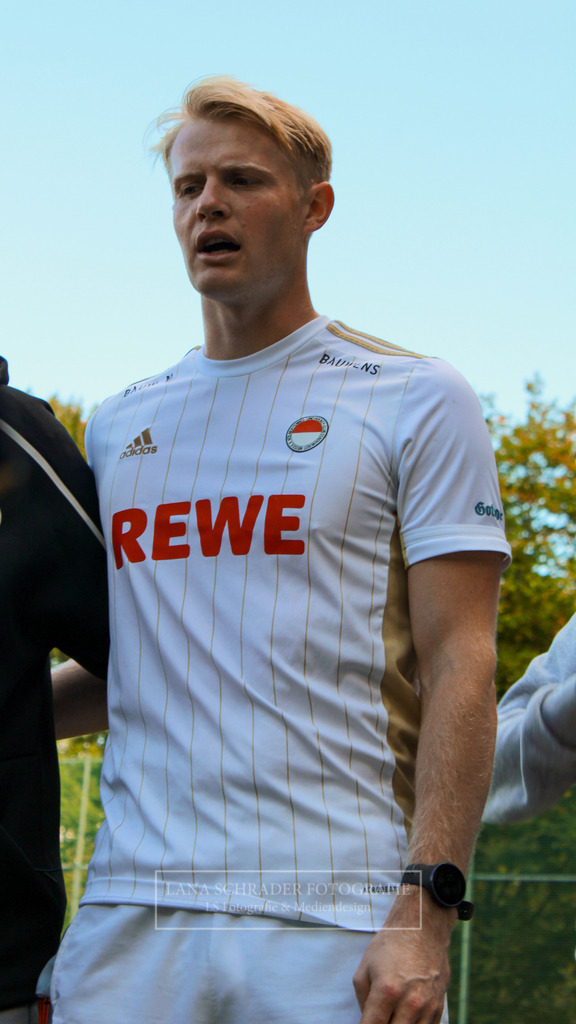 Rot - Weiß Köln - Münchner SC 25.09.22-48 | lanaschraderfotografie - Realisiert mit Pictrs.com